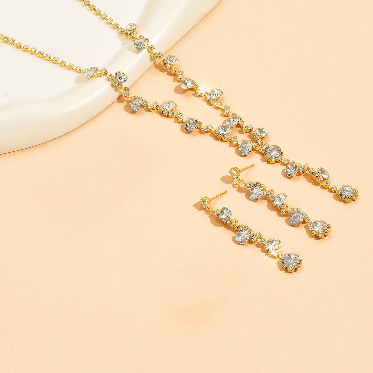 Fashion Crystal Necklace Ear Stud Bracelet Jewelry Accessories