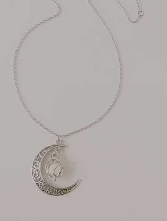 Load video: Glowing Pendant Necklaces Silver Plated Chain Necklaces