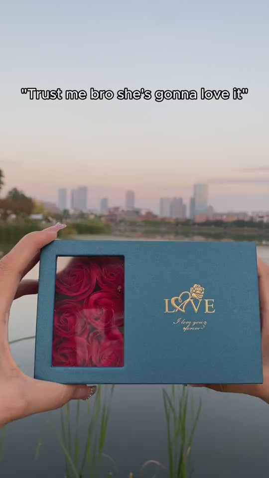 Load video: Explosive Style Detachable Deformed Four-leaf Clover Necklace For Women A Multi-wearing Zircon Small Love Short Clavicle Chain